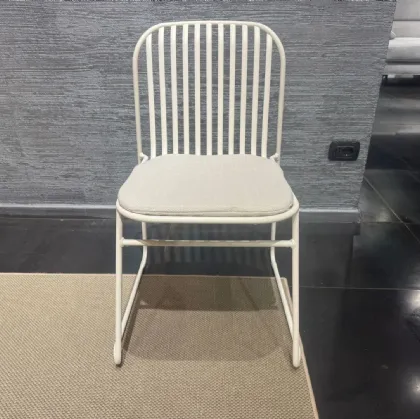 Riviera: Eleganza Minimalista in Acciaio