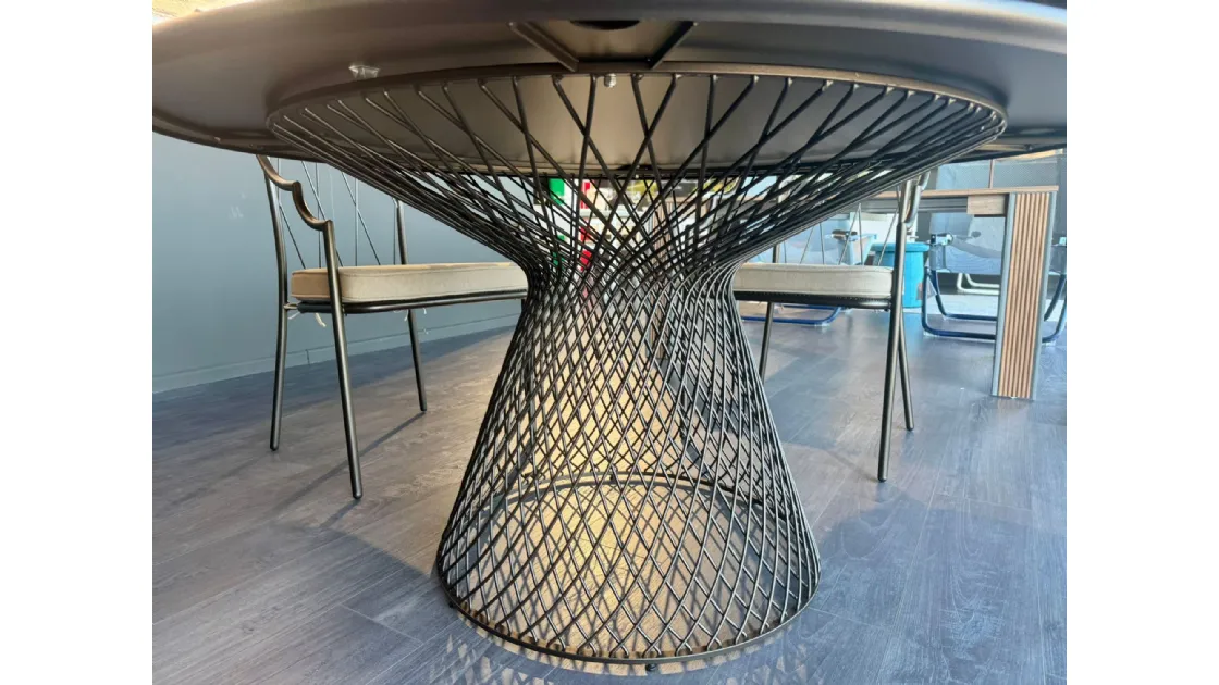 Tavolo Heaven – Design leggero, eleganza senza tempo
