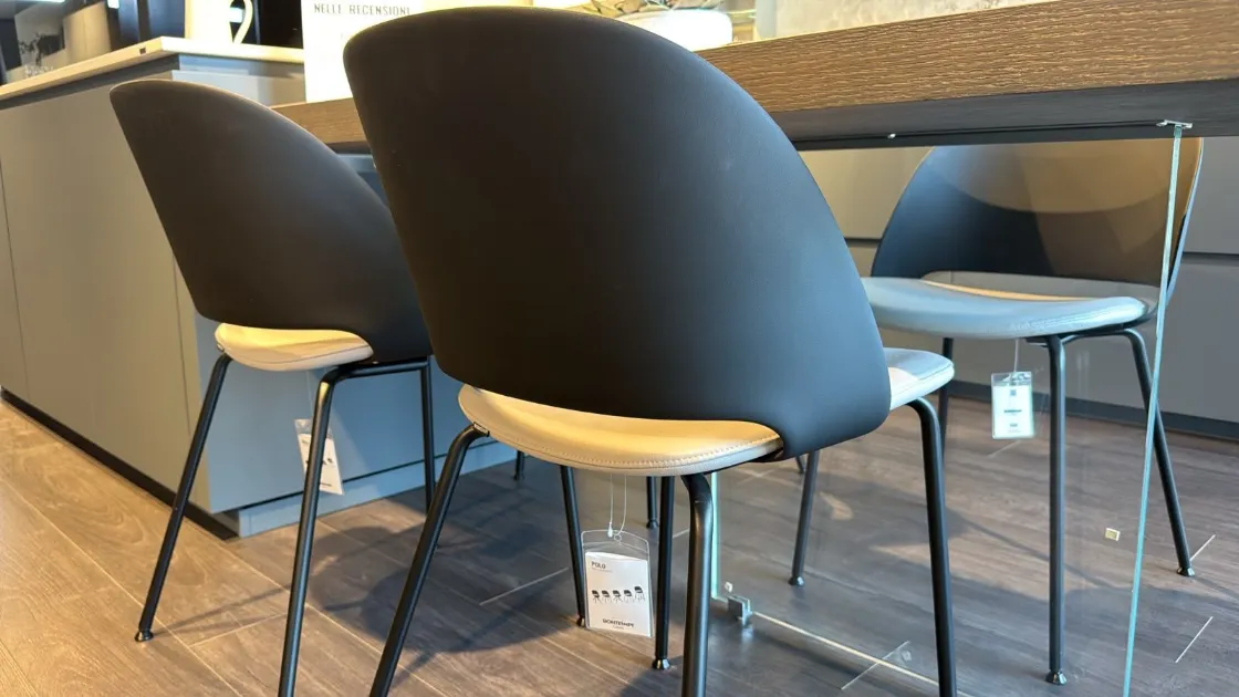 L’Incontro Perfetto tra Minimalismo Retrò e Comfort Moderno