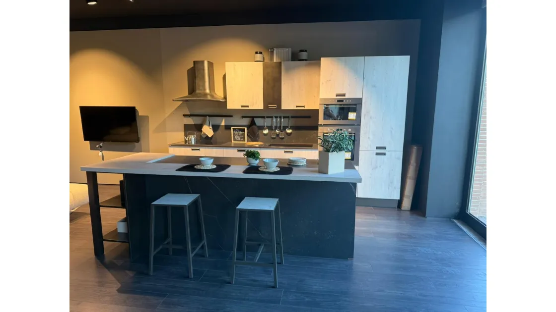 Cucina Kyra Outlet con Elettrodomestici Whirlpool e Top Dekton Kelya - Offerta Imperdibile!
