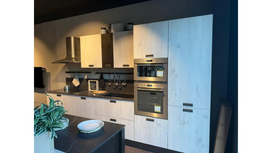 Cucina Kyra Outlet con Elettrodomestici Whirlpool e Top Dekton Kelya - Offerta Imperdibile!