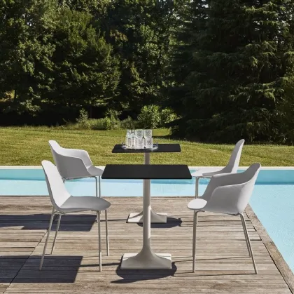 Tavolino con base in acciaio laccato Alis Outdoor di Bontempi