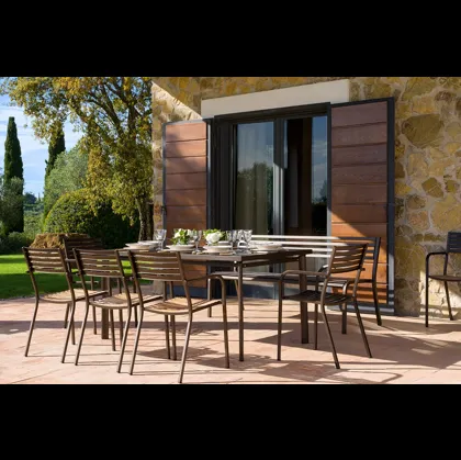Sedia interamente in acciaio laccato brunito o con sedile in Teak Segno di Emu